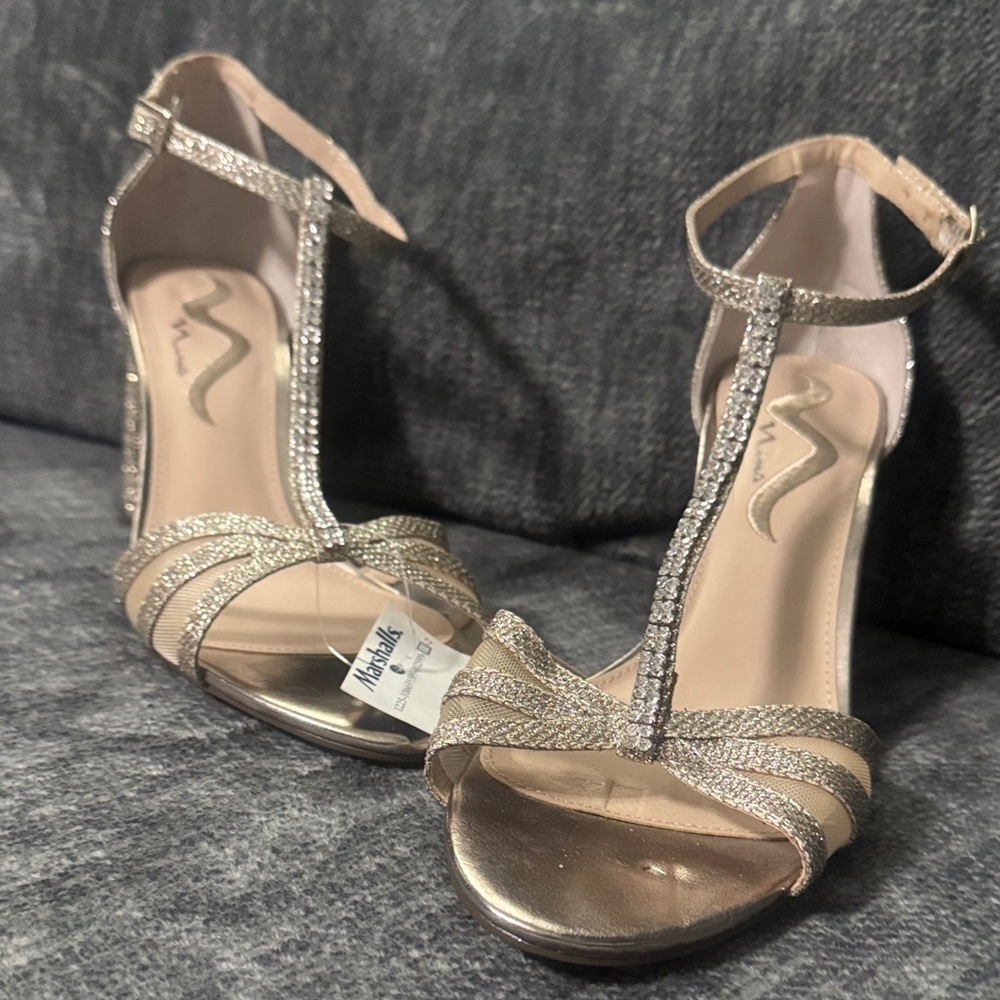 Nina Sparkling Gold Heels Size 9.5